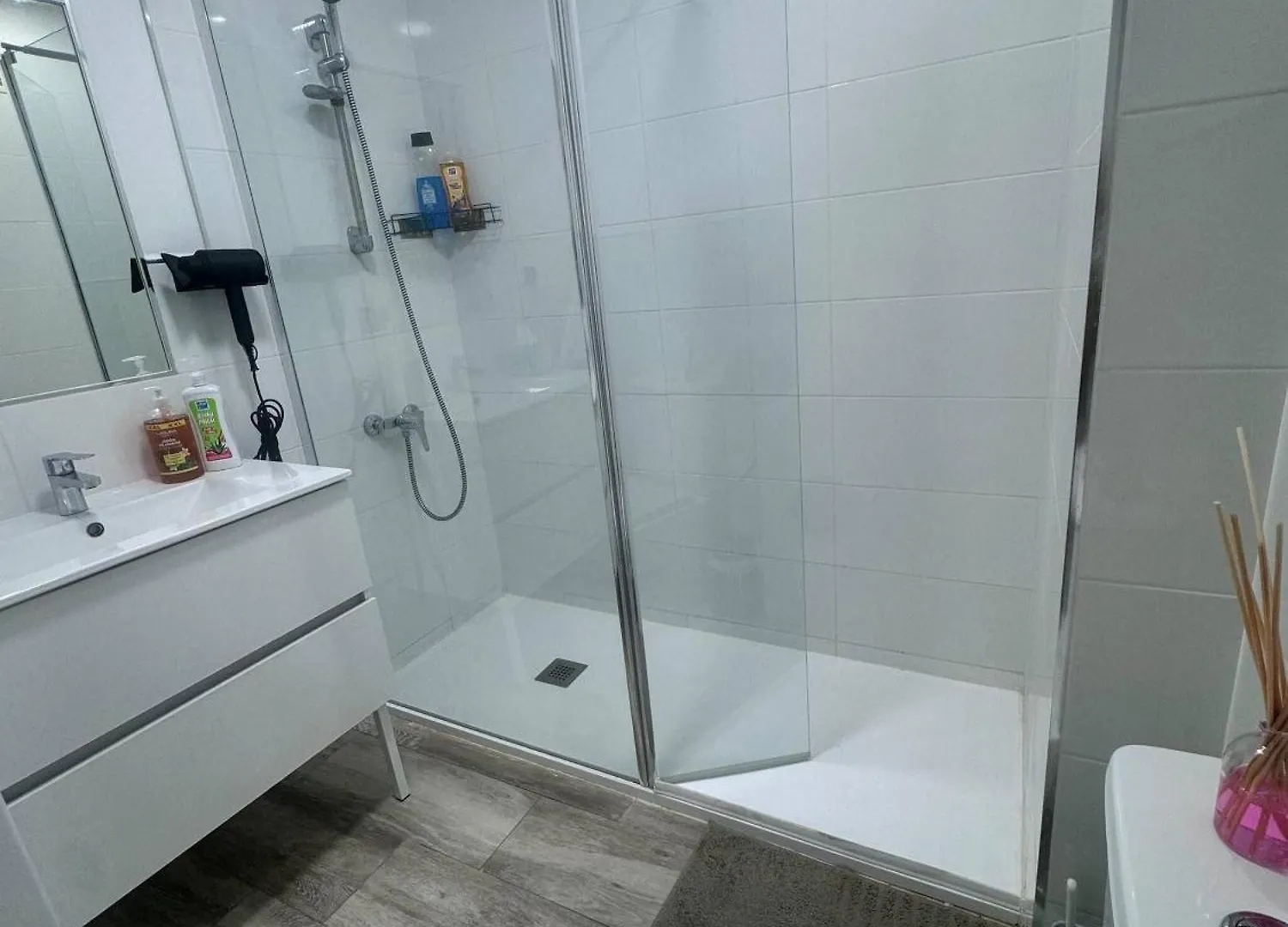 Cozy Room In Modern Shared Apartment In Atalaya, Spain 0*, エステポナ スペイン